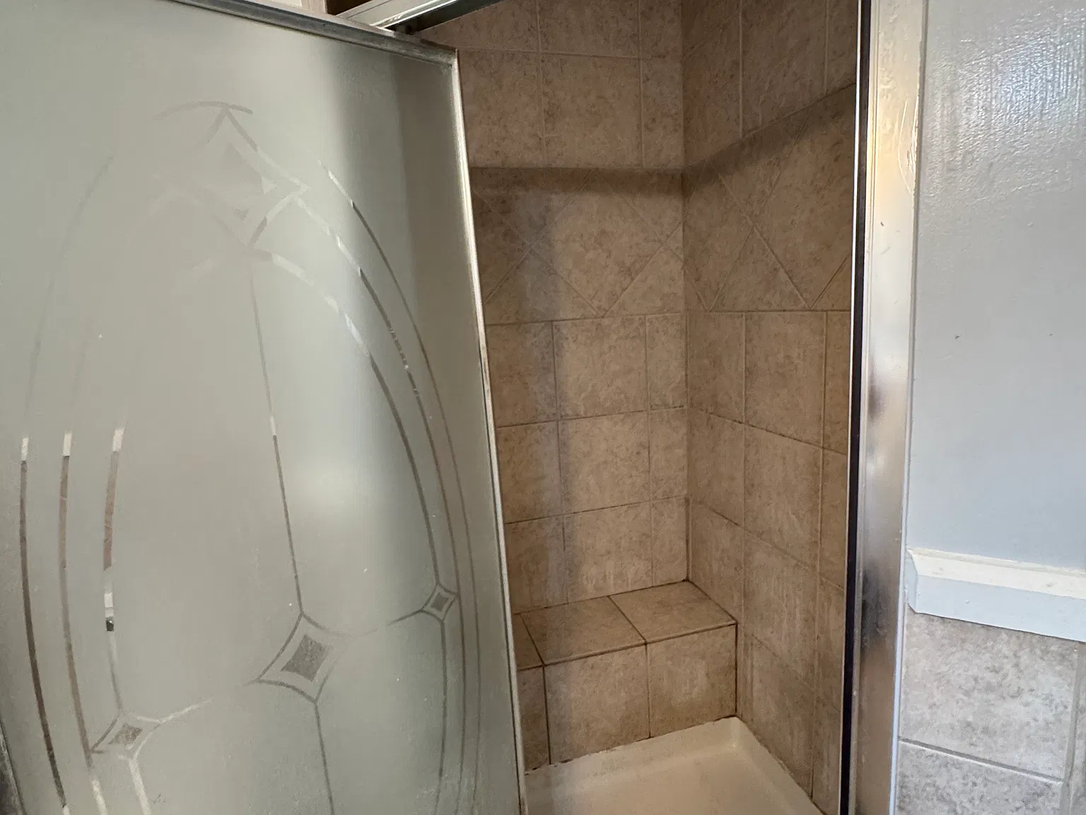 8 bed, 2364 sqft, $2,500 — Photo 3