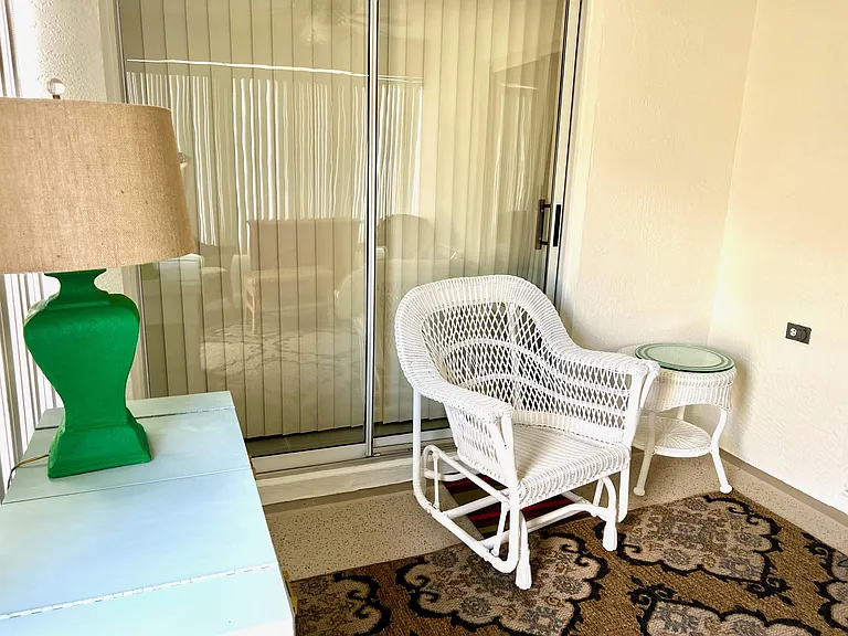 another sitting area in lanai