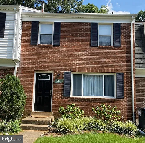 1210 Thomas Jefferson Pl Photo 1
