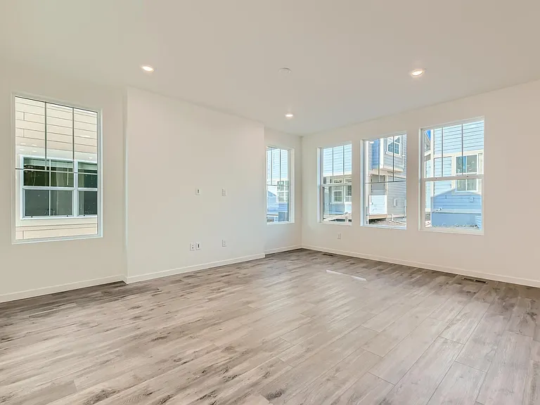 637 Acorn Pl — Photo 18