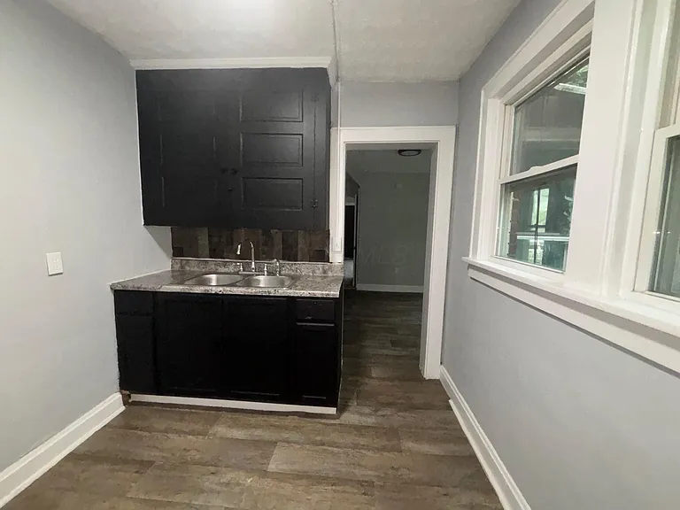 36 N Eureka Ave — Photo 5