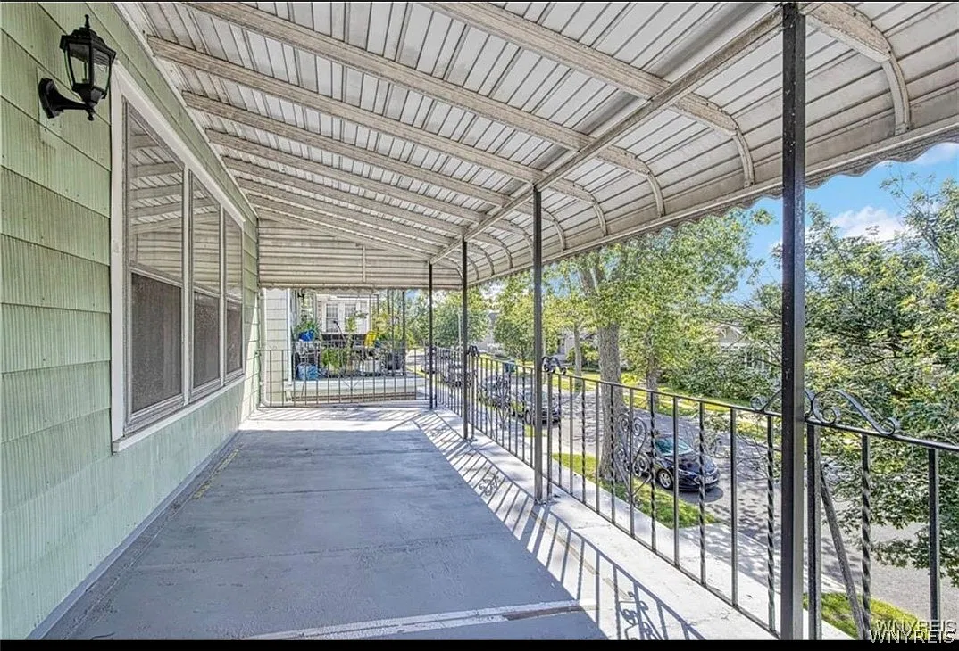 88 Hartwell Rd — Photo 1
