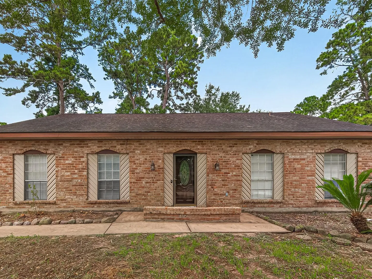 4 bed, 2.0 bath, 1962 sqft, $2,295 — Photo 1