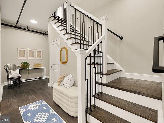4th image of 1225 King St Suite 300