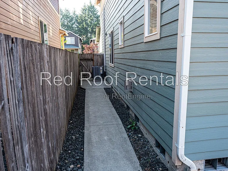 1441 Farina Loop SE — Photo 51