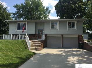 8105 Walnut Ln, Ralston, NE 68127
