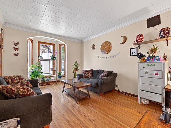 2nd image of 3035 N Spaulding Ave