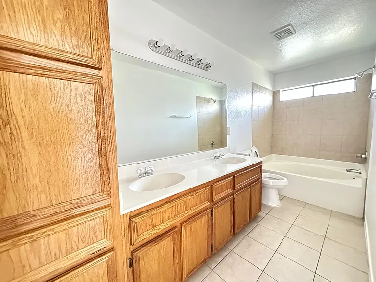 1413 Nicholas Cir #B — Photo 9
