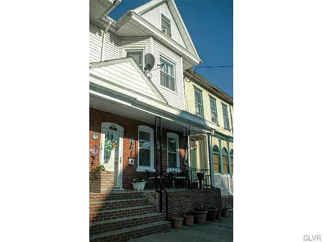 804 Center St photo 1