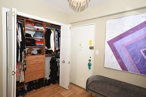 Sold by Green Line Realty | media 29