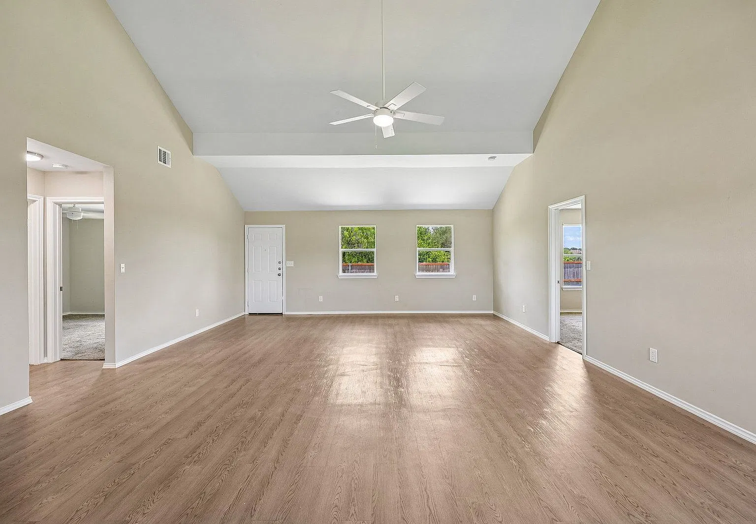 3 bed, 2.0 bath, 1400 sqft, $1,825 — Photo 2