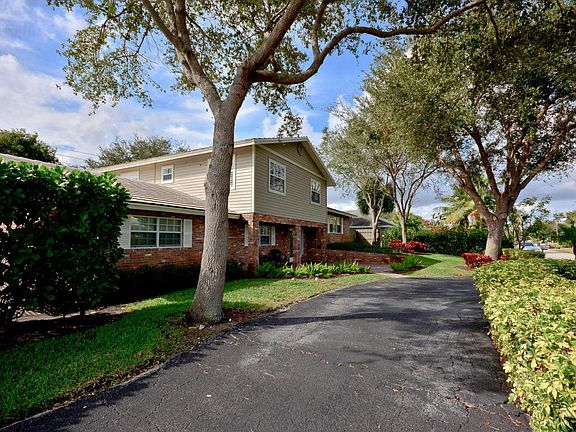 2nd image of 241 Golfview Dr