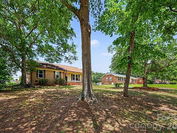 4th image of 2570 Watson Dr
