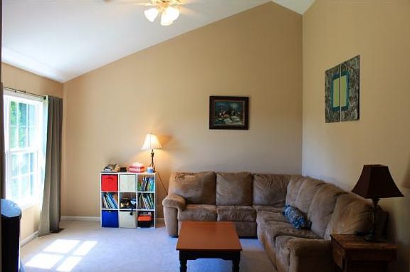 3rd image of 212 Arbor Ct