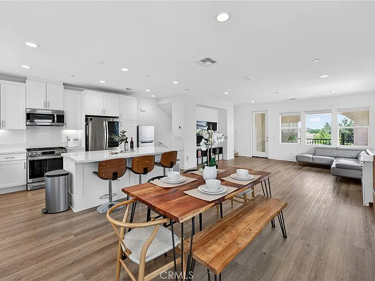 12903 Calabria Dr — Photo 8