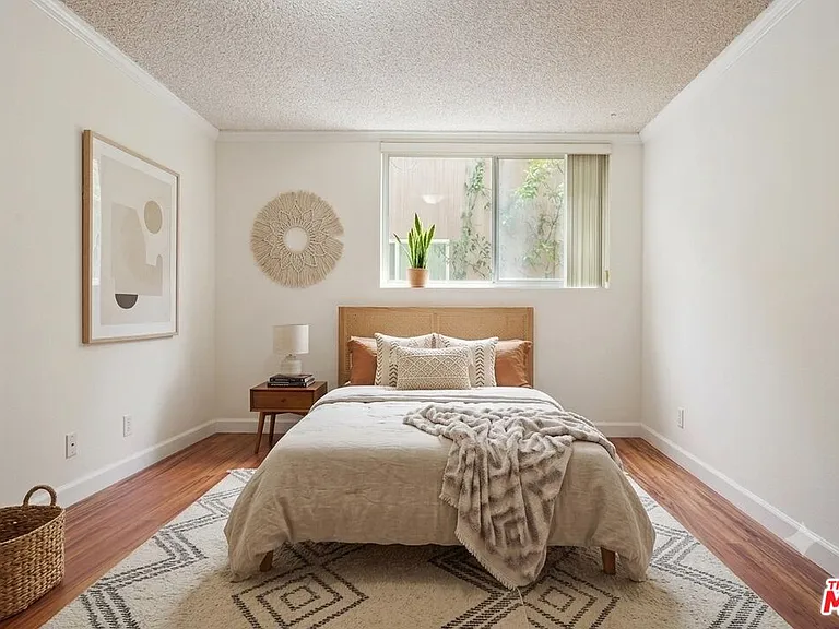 530 S Barrington Ave #110 — Photo 20