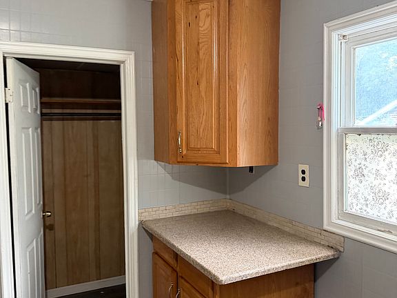 5th image of 1015 Highland St #1