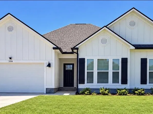 3104 Darbyshire Cir, Hahira, GA 31632