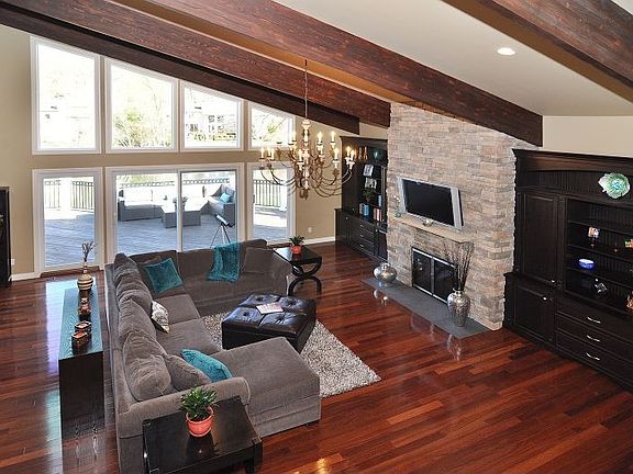 Great Room - beautiful fireplace flanked by custom built-ins
