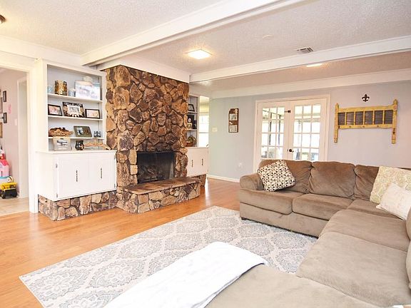 3rd image of 208 Lake Crescent Cir