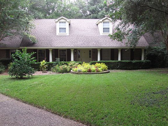2nd image of 420 Canterbury Ln