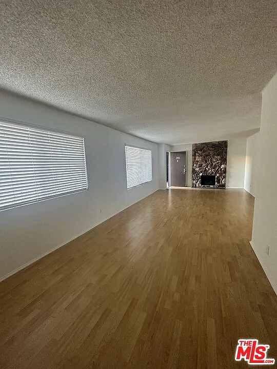 1 bed, 1.0 bath, 800 sqft, $2,295 — Photo 2