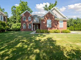 170 W Reed Lake Ct, Commerce Township, MI 48390