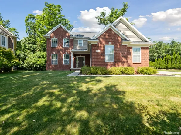 170 W Reed Lake Ct, Commerce Township, MI 48390