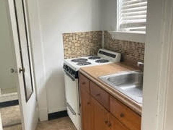 3rd image of 644-646 Orange St #1D