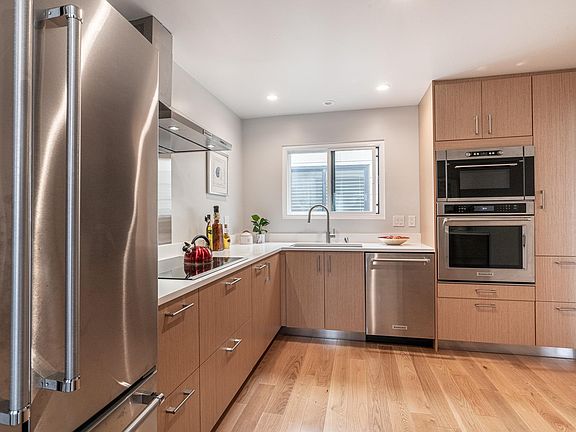 3rd image of 436 32nd Ave #436
