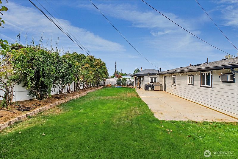 4th image of 1312 Poe Street