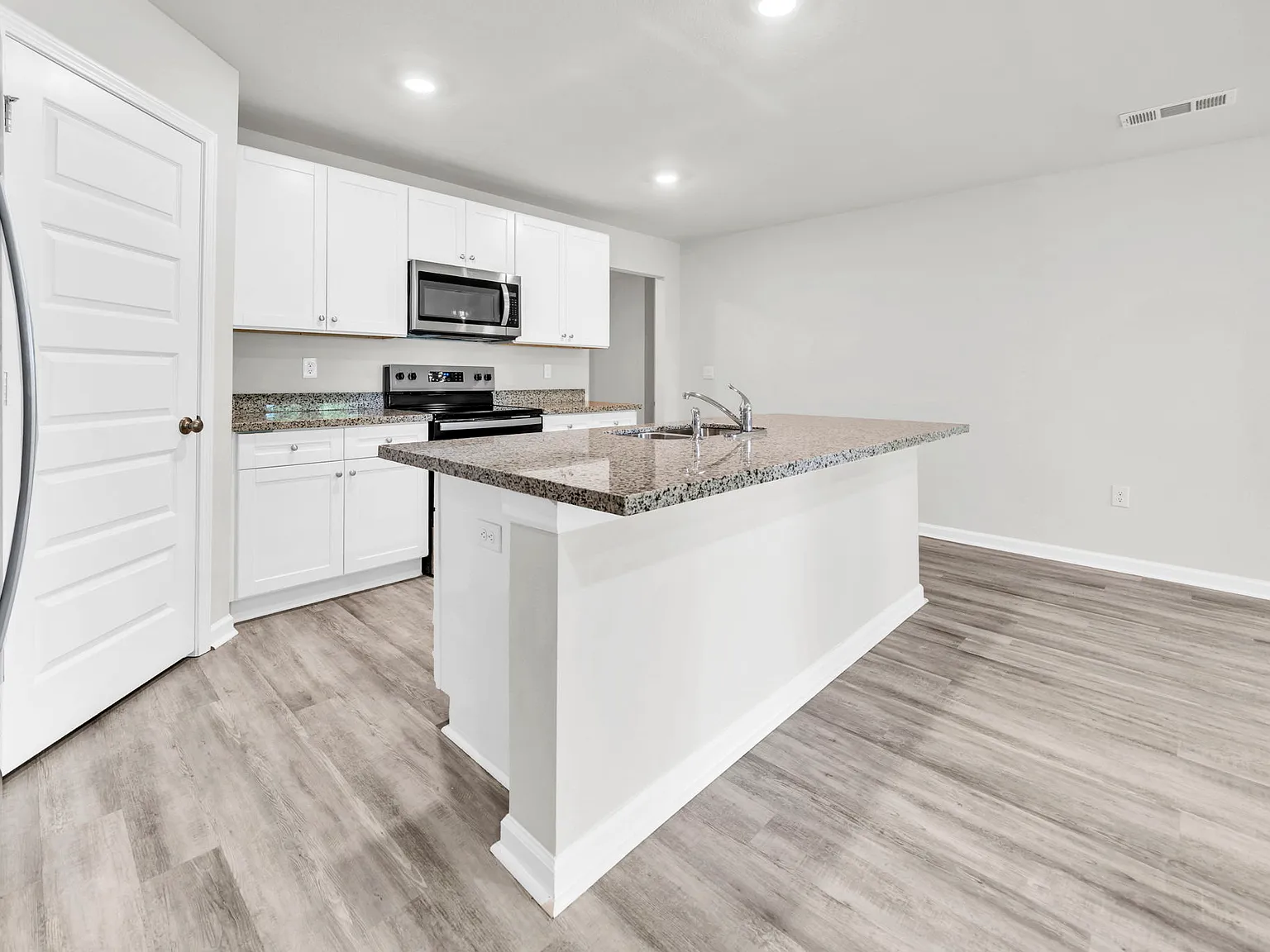 4 bed, 1787 sqft, $2,150 — Photo 3