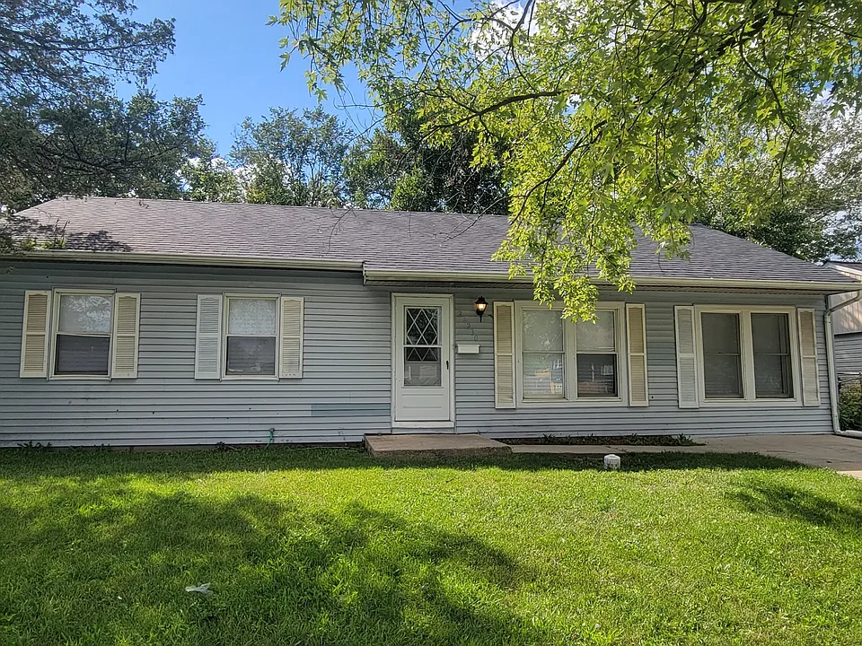 22230 Latonia Ln