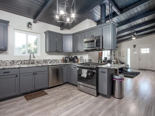 600 W Iris Avenue, Visalia, CA 93277