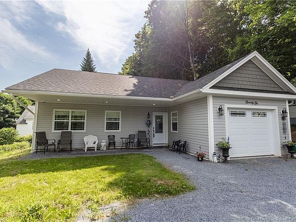 4th image of 76 Pleasant Ave