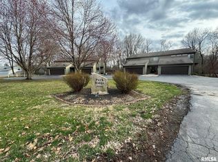 2200 36th St APT 2A, Rock Island, IL 61201