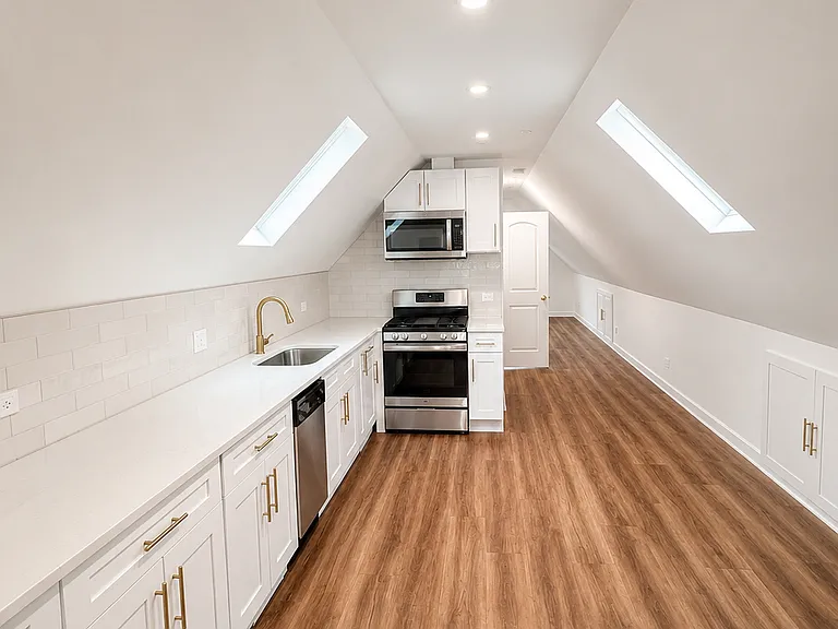 2940 N Allen Ave — Photo 3