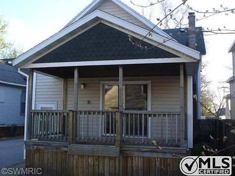 3rd image of 610 Fulton Ave