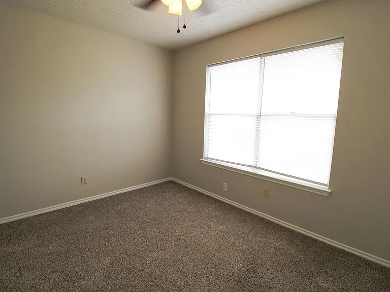 961 Schertz Pkwy — Photo 26