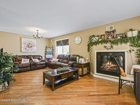5th image of 9 Knesel St