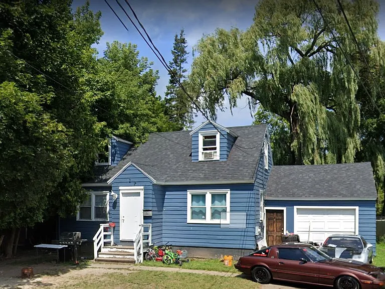 122 W Florence Ave — Photo 1