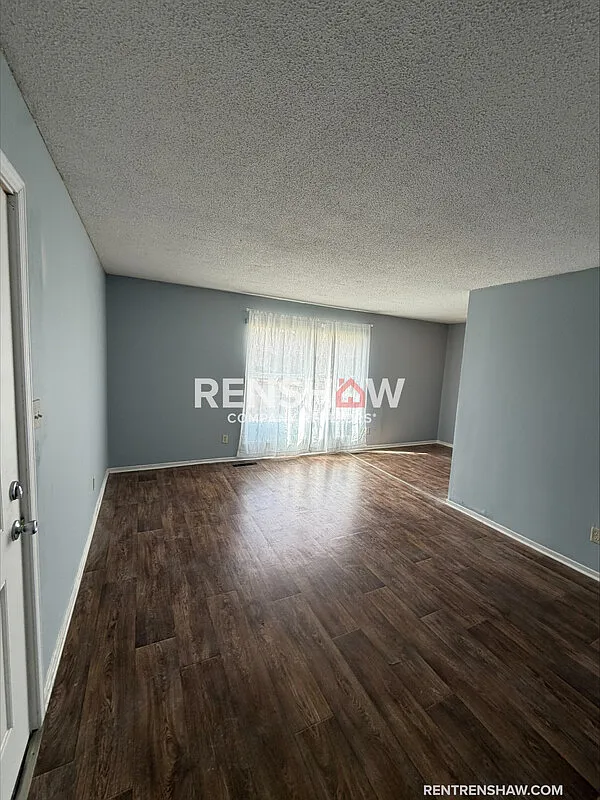 2 bed, 1.0 bath, $800 — Photo 3