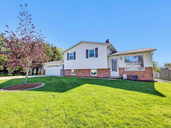 621 Superior Rd, Green Bay, WI 54311