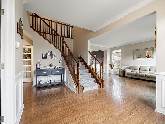 4th image of 843 Verona Ridge Dr