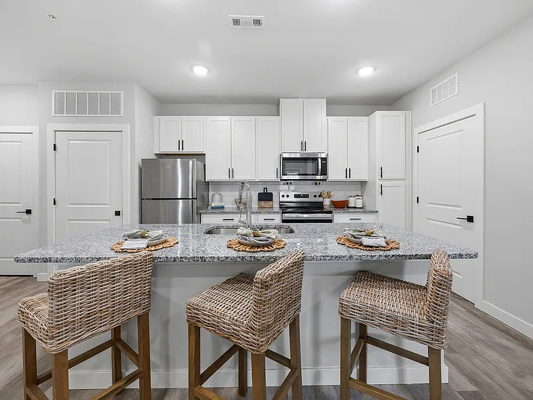 Zephyr Apartments — Photo 27