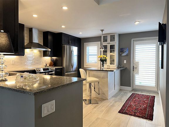 3rd image of 2200 NE 33rd Avenue #15B