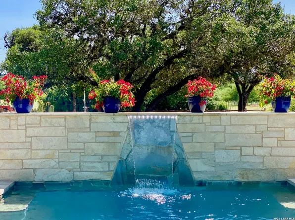 507 CR 348, ConCan, TX 78838