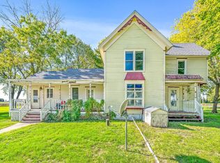 2785 Perry Rd, Steward, IL 60553