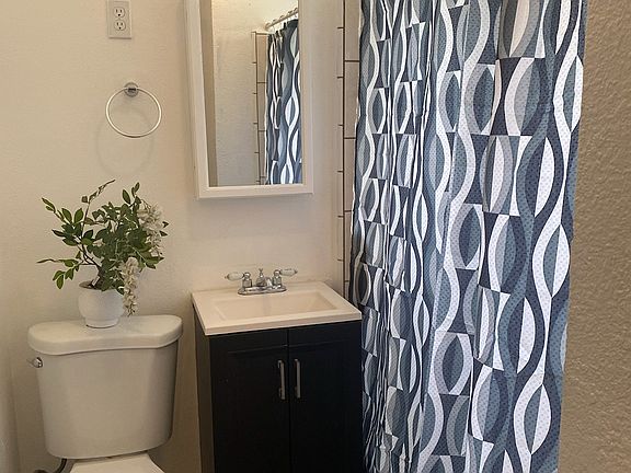 4th image of 940 S Downey Rd #942-3/4