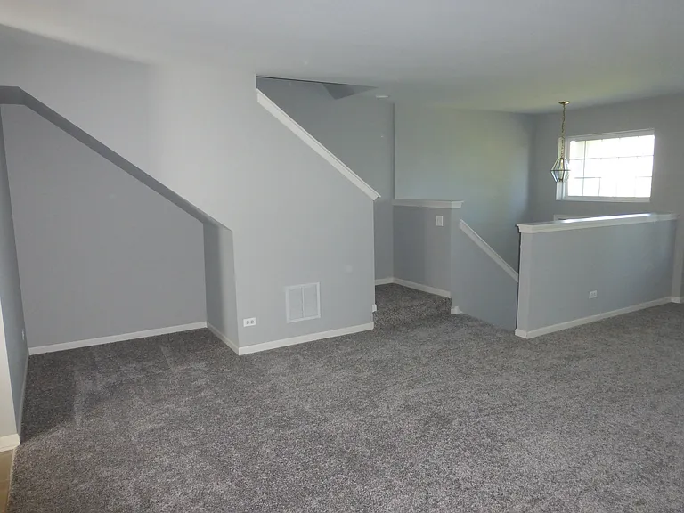 914 Clover Ln — Photo 10